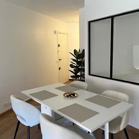 2 Pieces Proche De Cannes Апартаменты *